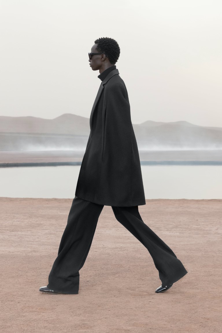 Yves Saint Laurent ra mắt bộ sưu tập Haute couture giữa sa mạc nóng bỏng - 2