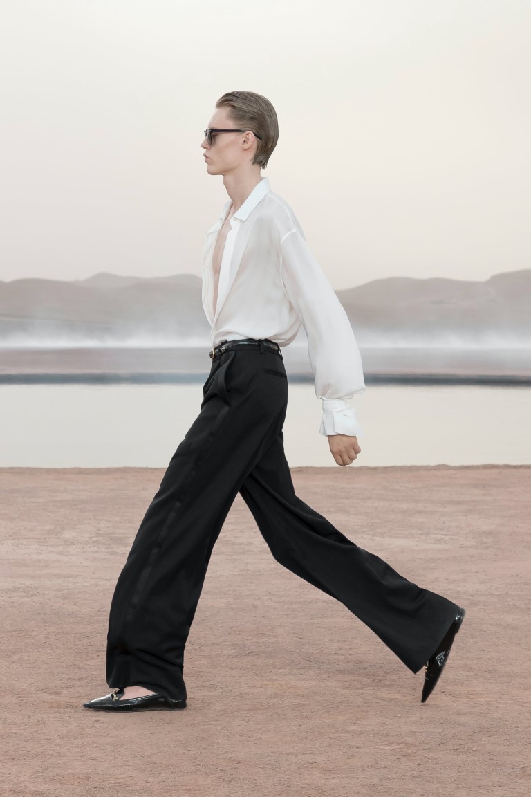 Yves Saint Laurent ra mắt bộ sưu tập Haute couture giữa sa mạc nóng bỏng - 21