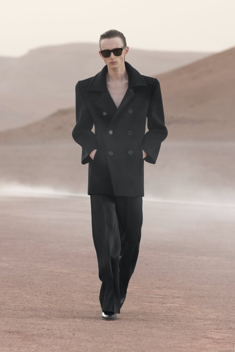 Yves Saint Laurent ra mắt bộ sưu tập Haute couture giữa sa mạc nóng bỏng - 17