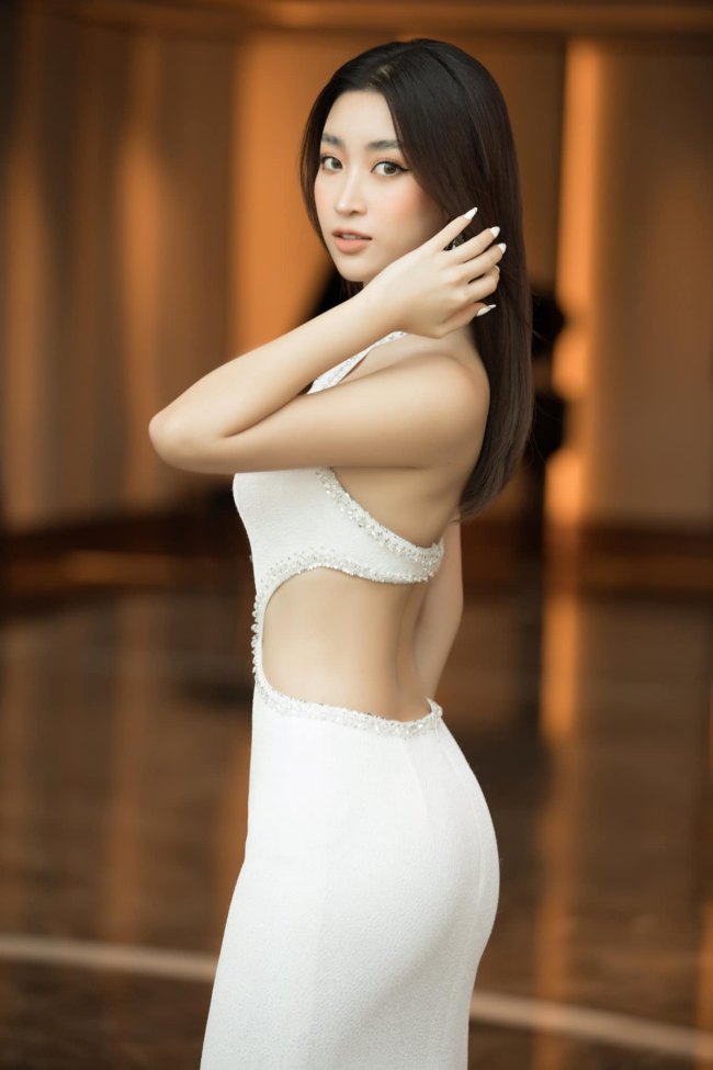 &#34;Hoa hậu nghèo nhất Việt Nam&#34; được thiếu gia cầu hôn: Mặc giản dị vẫn xinh, quyến rũ - 4