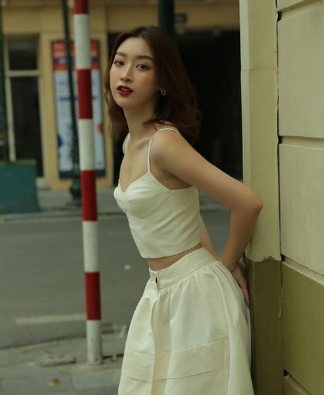 &#34;Hoa hậu nghèo nhất Việt Nam&#34; được thiếu gia cầu hôn: Mặc giản dị vẫn xinh, quyến rũ - 7