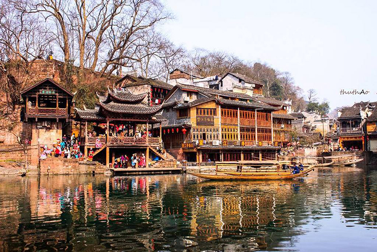 Phượng Hoàng cổ trấn - Thị trấn cổ kính quyến rũ nhất ở Trung Quốc - 1