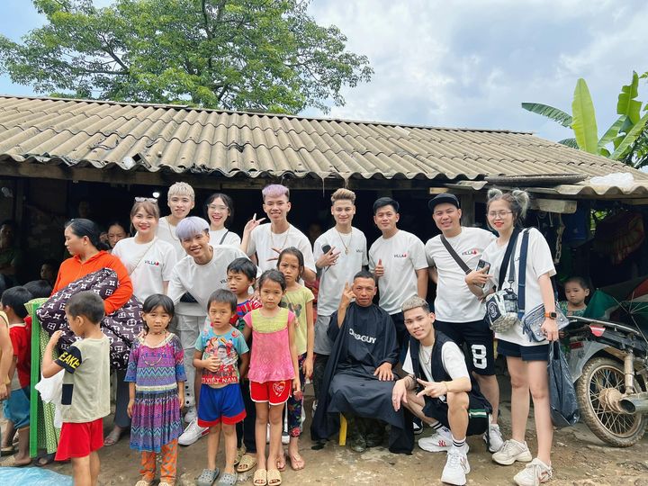 Đạt Villa trao quà từ thiện ở Hà Giang, cư dân mạng bất ngờ gọi tên Quang Linh Vlogs - 3