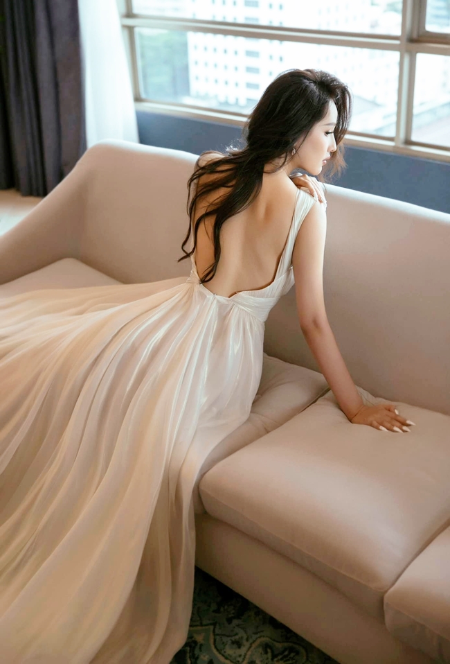 Ngọc Trinh hóa thân Tiểu Long Nữ &#34;ăn đứt&#34; Hoa hậu, ca sĩ đình đám? - 12