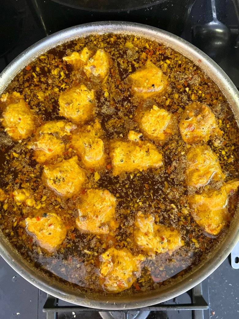 Lê Thúy hào hứng nấu bún nhưng thành phẩm "dở ẹc", nữ ca sĩ "Cô đơn trên sofa" bình luận bất ngờ - 9