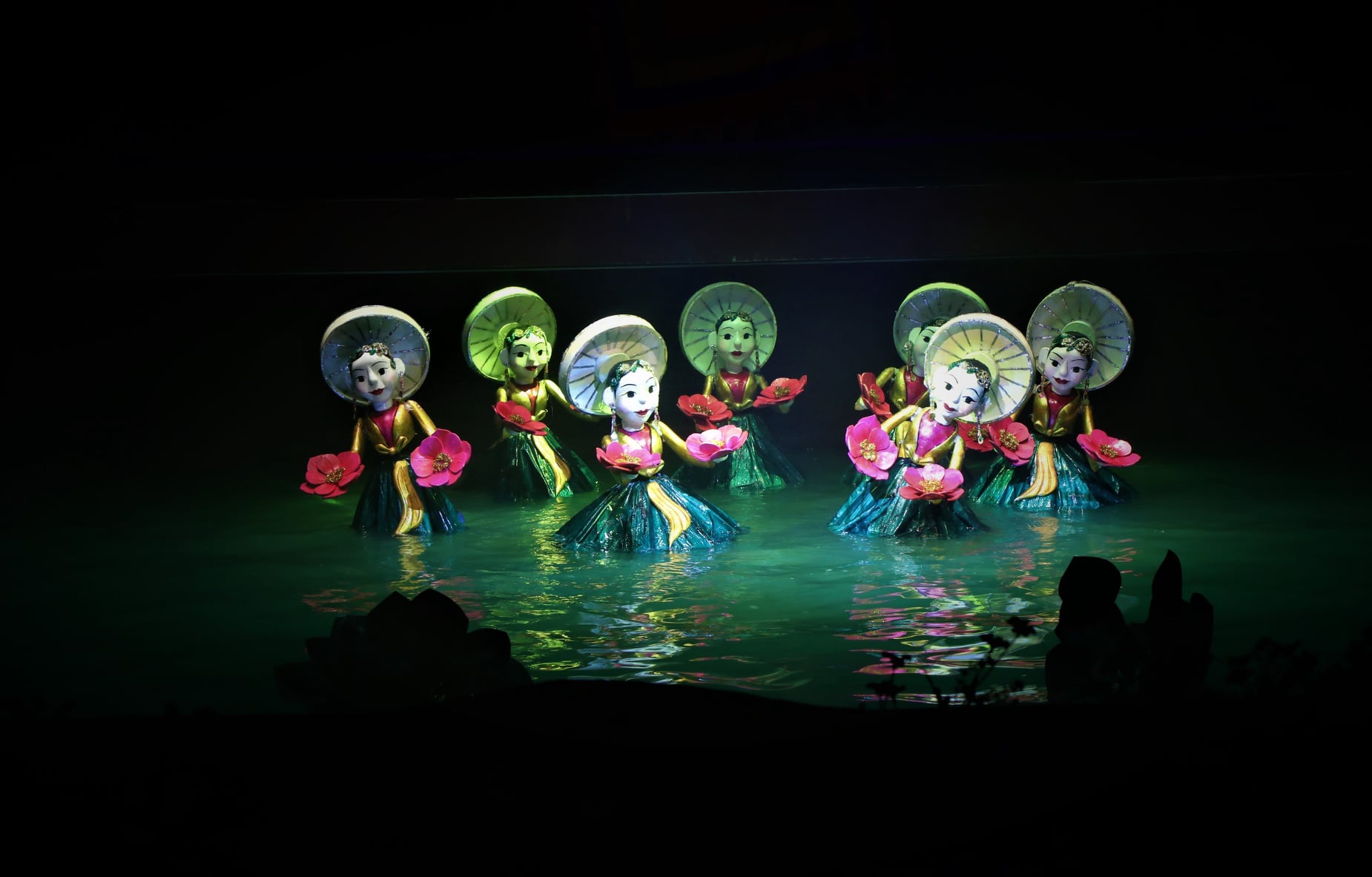 Bàn về hoạt động biểu diễn nghệ thuật truyền thống phục vụ phát triển du lịch tại Thành phố Hà Nội hiện nay - 2