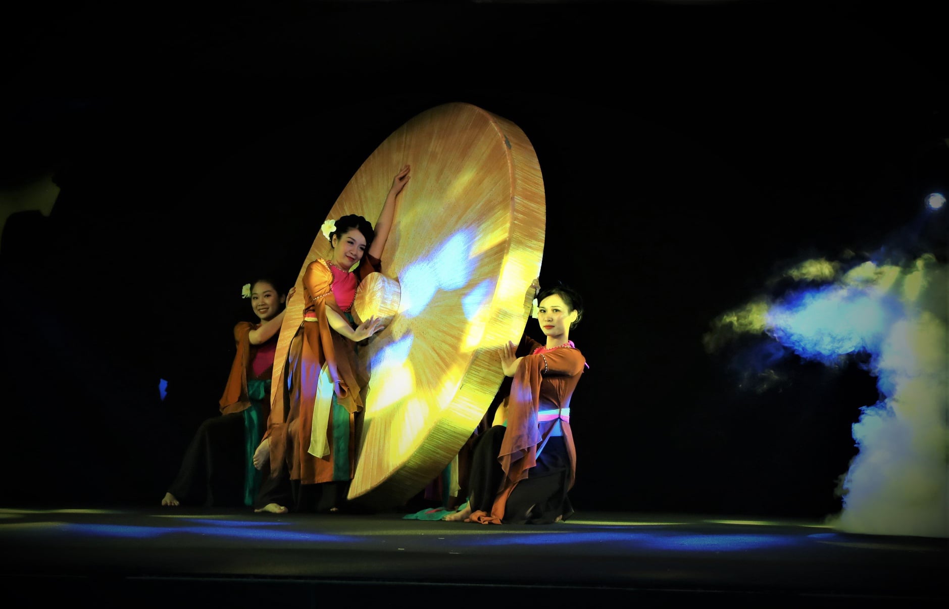 Bàn về hoạt động biểu diễn nghệ thuật truyền thống phục vụ phát triển du lịch tại Thành phố Hà Nội hiện nay - 3