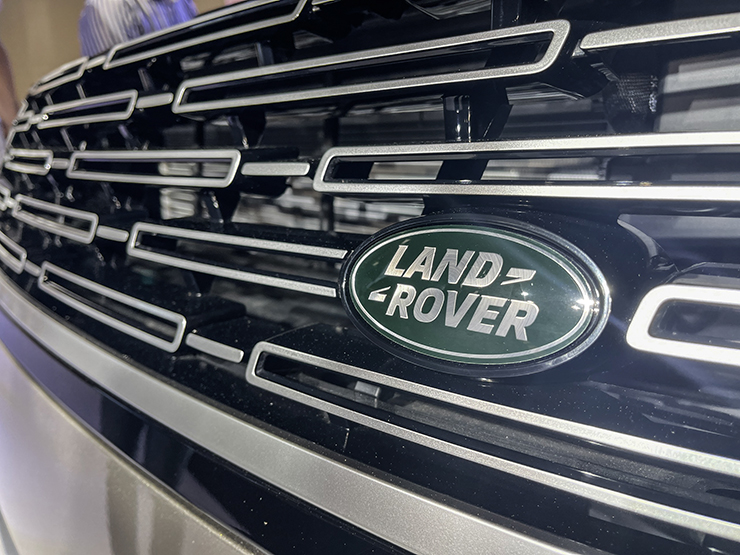 Land Rover thế hệ mới ra mắt khách hàng Việt, giá từ 11,2 tỷ đồng - 5