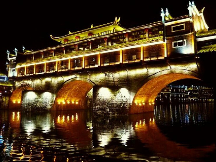 Phượng Hoàng cổ trấn - Thị trấn cổ kính quyến rũ nhất ở Trung Quốc