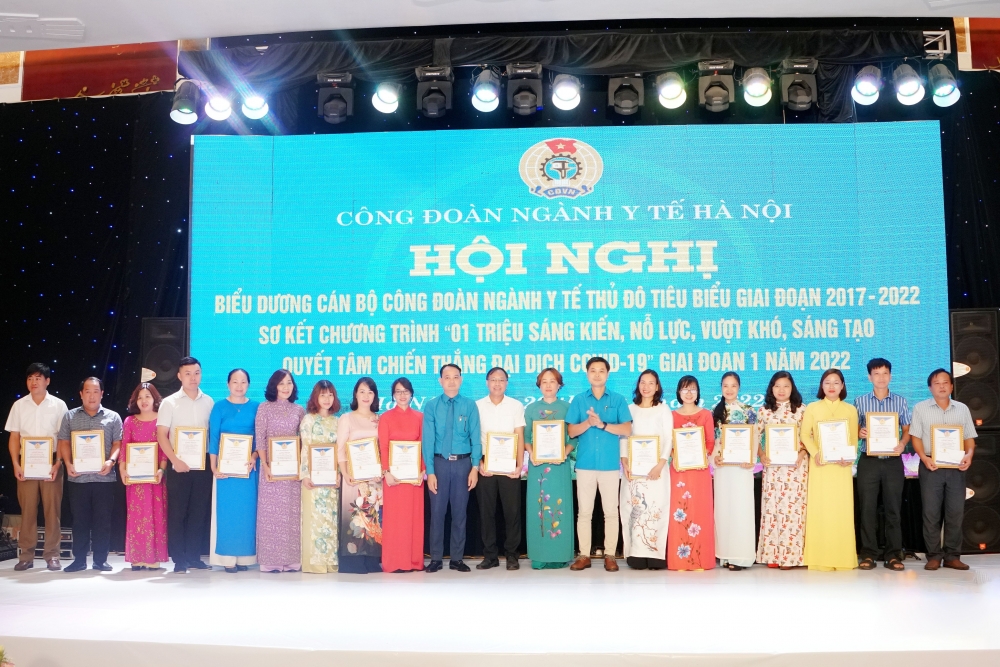 Công đoàn ngành Y tế Hà Nội tổ chức khen thưởng cho 94 tập thể và 136 cá nhân xuất sắc - 1