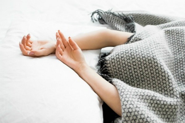 3 thói quen khi ngủ gây hại cho thai nhi, mẹ bầu thương con phải bỏ ngay - 2