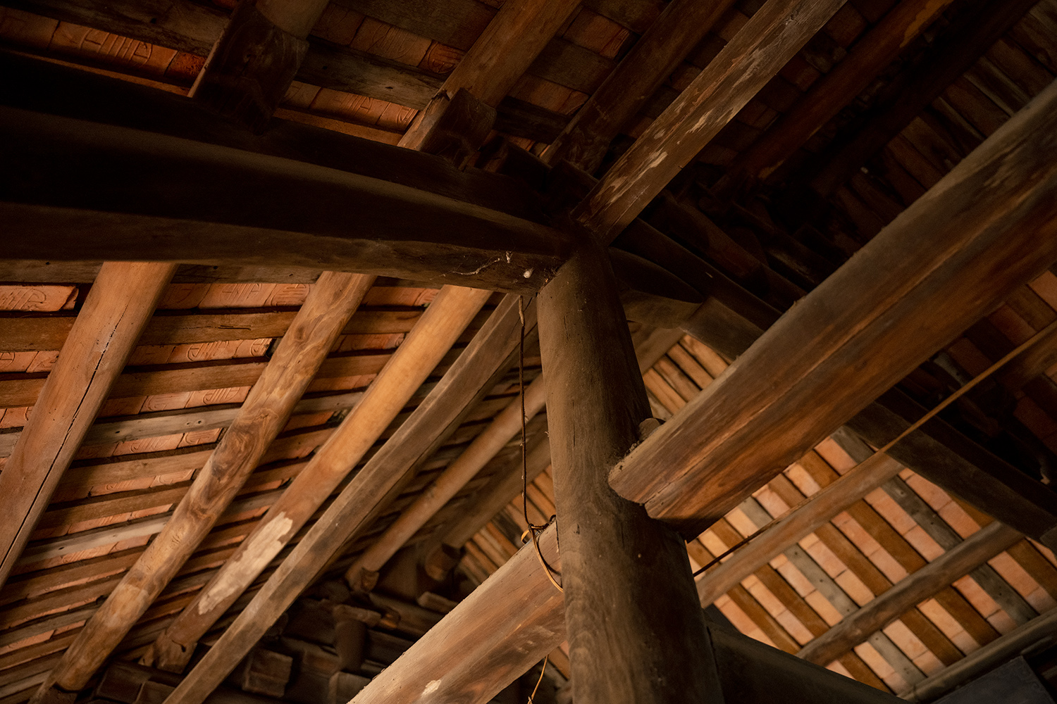Chủ nhân nhà gỗ lim gần 350 tuổi tiết lộ bí kíp dựng nhà “thần tốc” trong một đêm - 3
