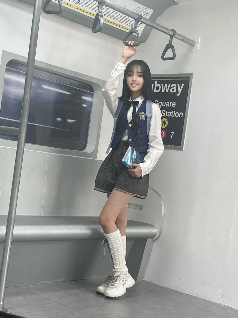 Nữ sinh trung học xinh nổi bật trên tàu điện: Là con gái Bằng Kiều, 13 tuổi có nhà 20 tỷ - 4
