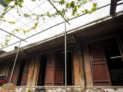  - Chủ nhân nhà gỗ lim gần 350 tuổi tiết lộ bí kíp dựng nhà “thần tốc” trong một đêm