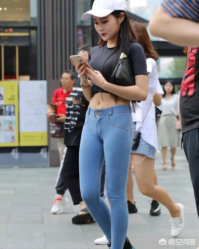 Thiếu nữ Trung Quốc diện đủ loại quần jean xuống phố thu hút ánh nhìn - 3