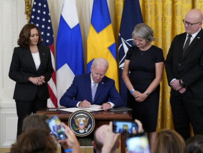  - Ông Biden ký phê chuẩn Phần Lan, Thụy Điển gia nhập NATO