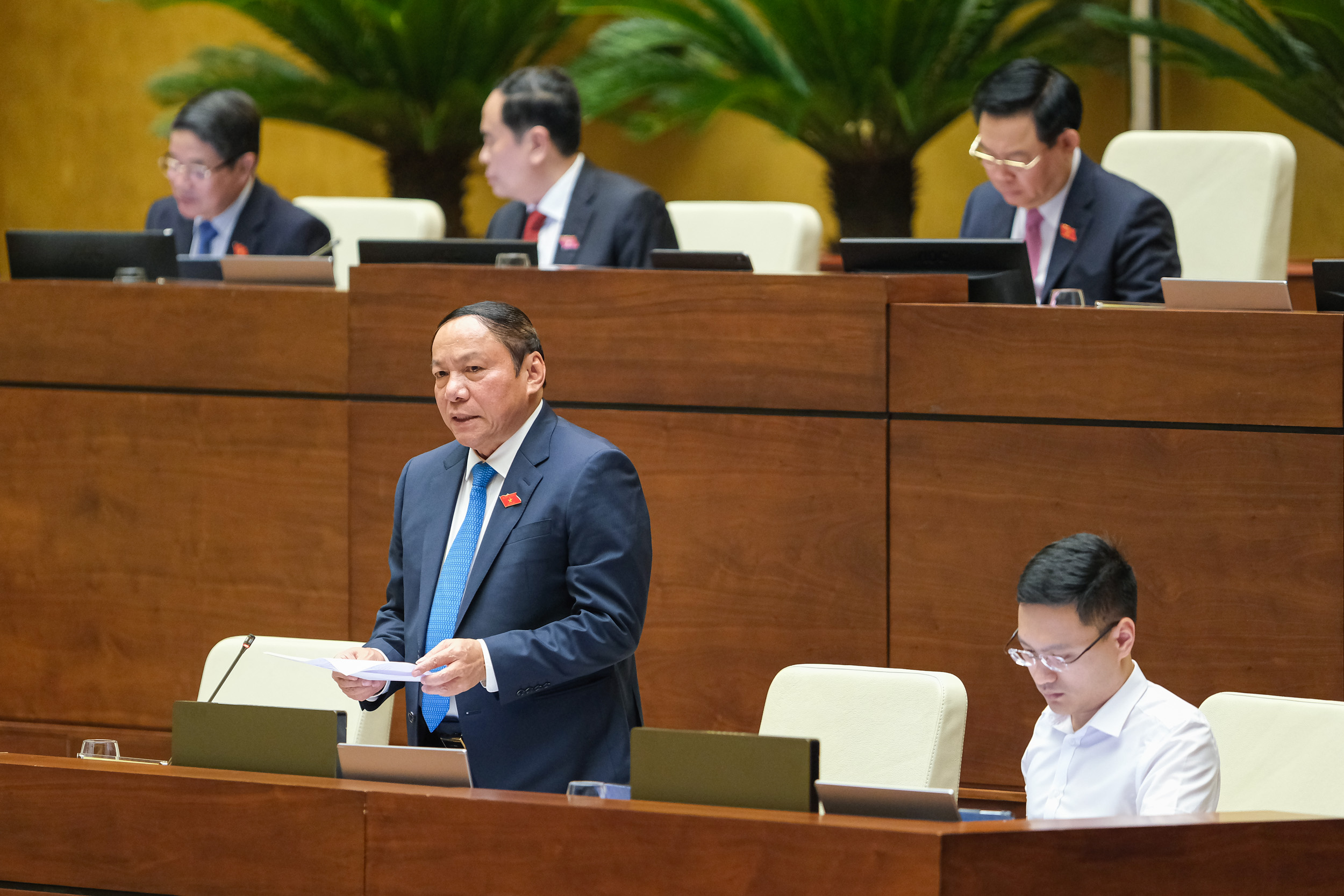 Bộ trưởng bộ Văn hóa, Thể thao và Du lịch Nguyễn Văn Hùng trả lời chất vấn - 2