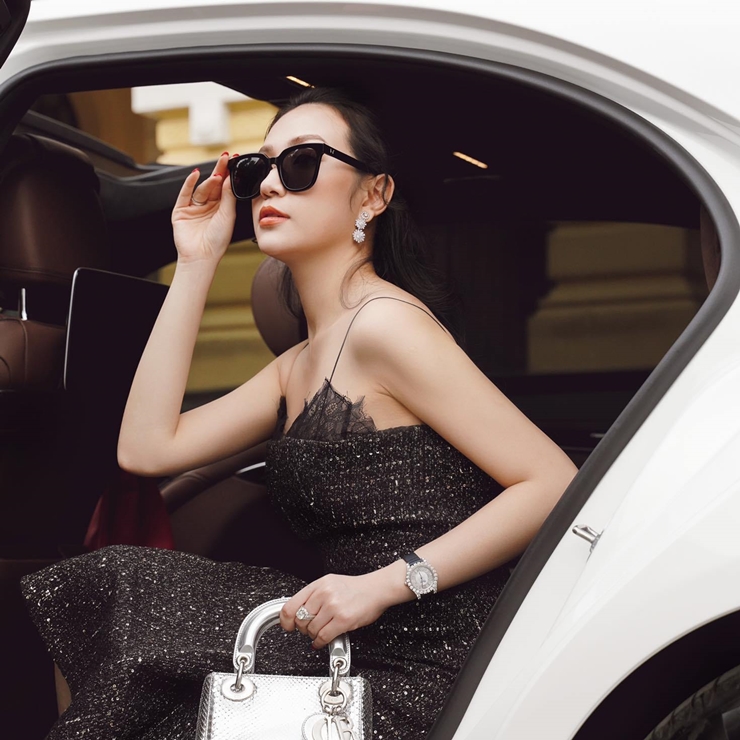 "Mỹ nhân ở lâu đài 80 tỷ", vợ Tuấn Hưng có gu mặc "sang - xịn - mịn" - 16