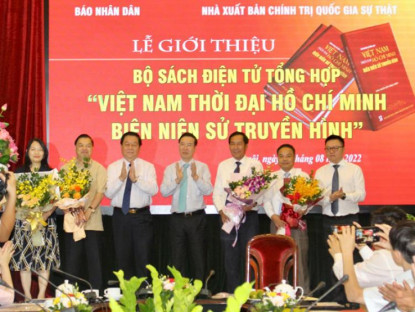  - Bộ sách điện tử “Việt Nam thời đại Hồ Chí Minh - Biên niên sử truyền hình” chính thức được ra mắt