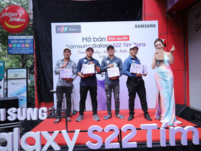  - Chưa đầy 1 giờ, FPT Shop đã bán hết 22 chiếc Galaxy S22 Bora Purple đầu tiên