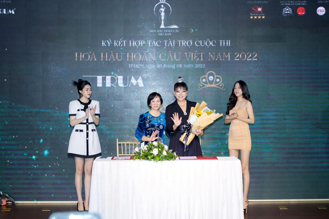 Nghệ nhân Hồ Thanh Hương tham gia lễ ký kết tài trợ và bàn giao vương miện cho cuộc thi &#34;Hoa hậu Hoàn cầu Việt Nam 2022&#34; - 5