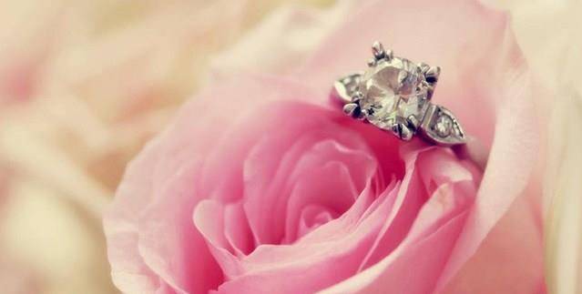 Khi phụ nữ muốn hoa và nhẫn kim cương, họ thực sự đang khao khát một thứ khác - 2