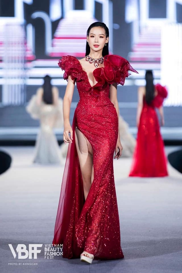 Bất ngờ mặt mộc không son phấn đẹp lung linh của top 3 Hoa hậu Thế giới Việt Nam 2022 - 15