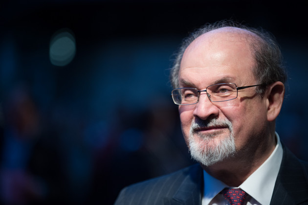 Vụ tấn công Salman Rushdie gây chấn động văn đàn thế giới - 1