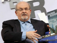 Vụ tấn công Salman Rushdie gây chấn động văn đàn thế giới