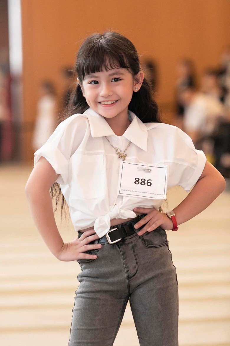 Con gái bà mẹ đơn thân bán ốc ở Nha Trang đoạt Miss gương mặt đẹp, giờ chạy show lên đồ sành điệu - 10