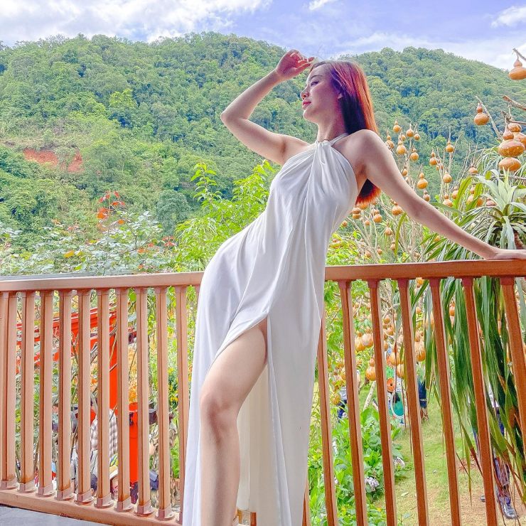 Kiểu mặc đồ cố lộ eo "thắt nút cổ chai" đắt giá của "bà trùm ma tuý phim Bão ngầm" - 8