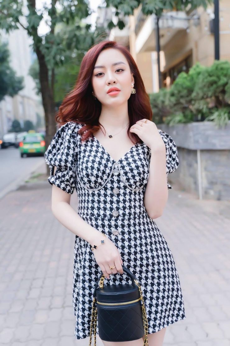 Kiểu mặc đồ cố lộ eo "thắt nút cổ chai" đắt giá của "bà trùm ma tuý phim Bão ngầm" - 9