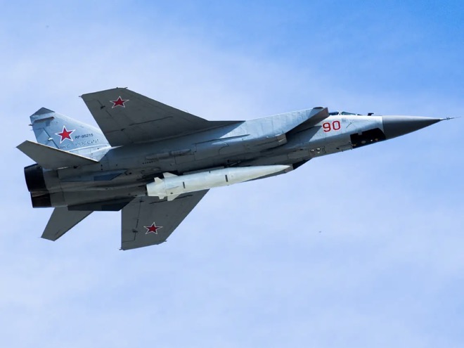 Hé lộ sức mạnh tiêm kích MiG-31I lần đầu được Nga điều động trực chiến  - 3