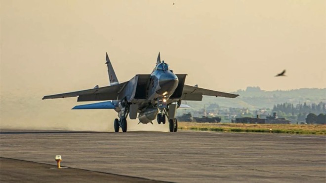 Hé lộ sức mạnh tiêm kích MiG-31I lần đầu được Nga điều động trực chiến  - 1