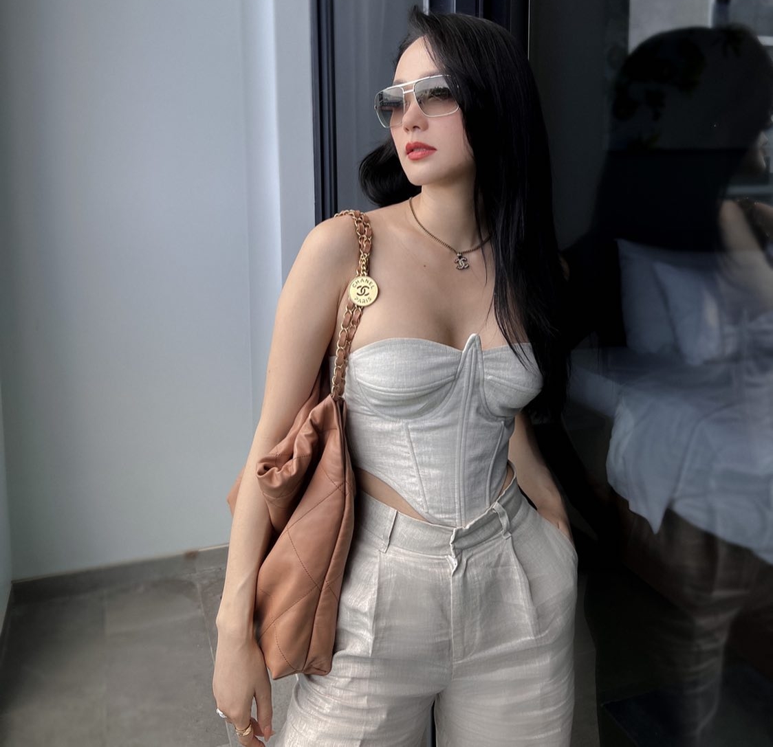 Minh Hằng gợi cảm hết nấc, cuộc sống xa hoa thế nào khi lấy chồng đại gia? - 1