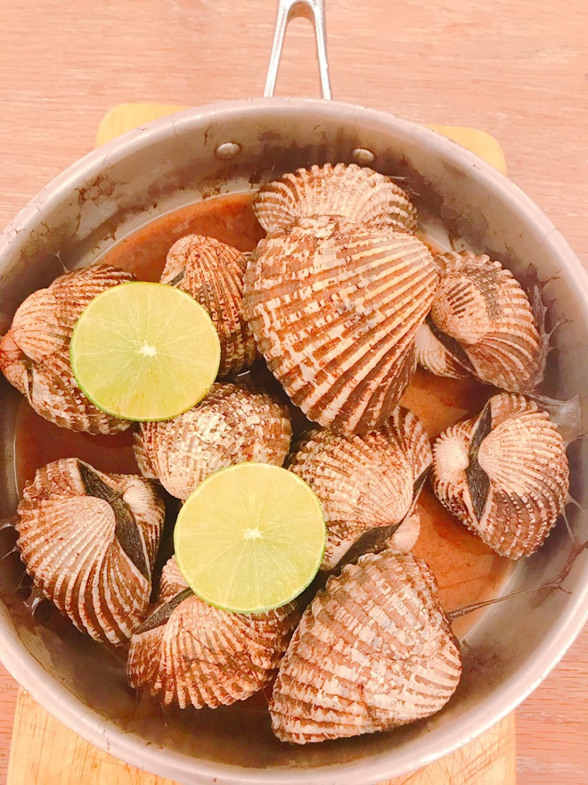 Chồng đại gia của Phan Như Thảo đãi hội sao giàu "bài ca tôm cá" ngon mê, đỉnh như siêu đầu bếp - 9