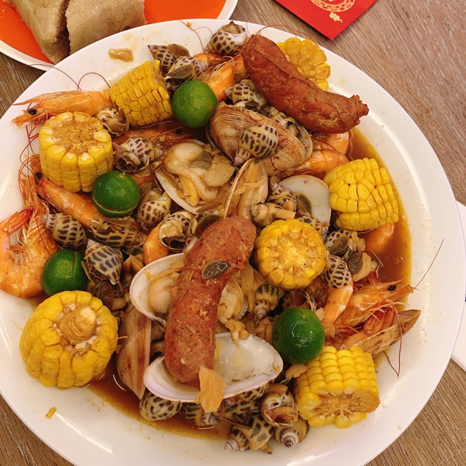 Chồng đại gia của Phan Như Thảo đãi hội sao giàu "bài ca tôm cá" ngon mê, đỉnh như siêu đầu bếp - 13