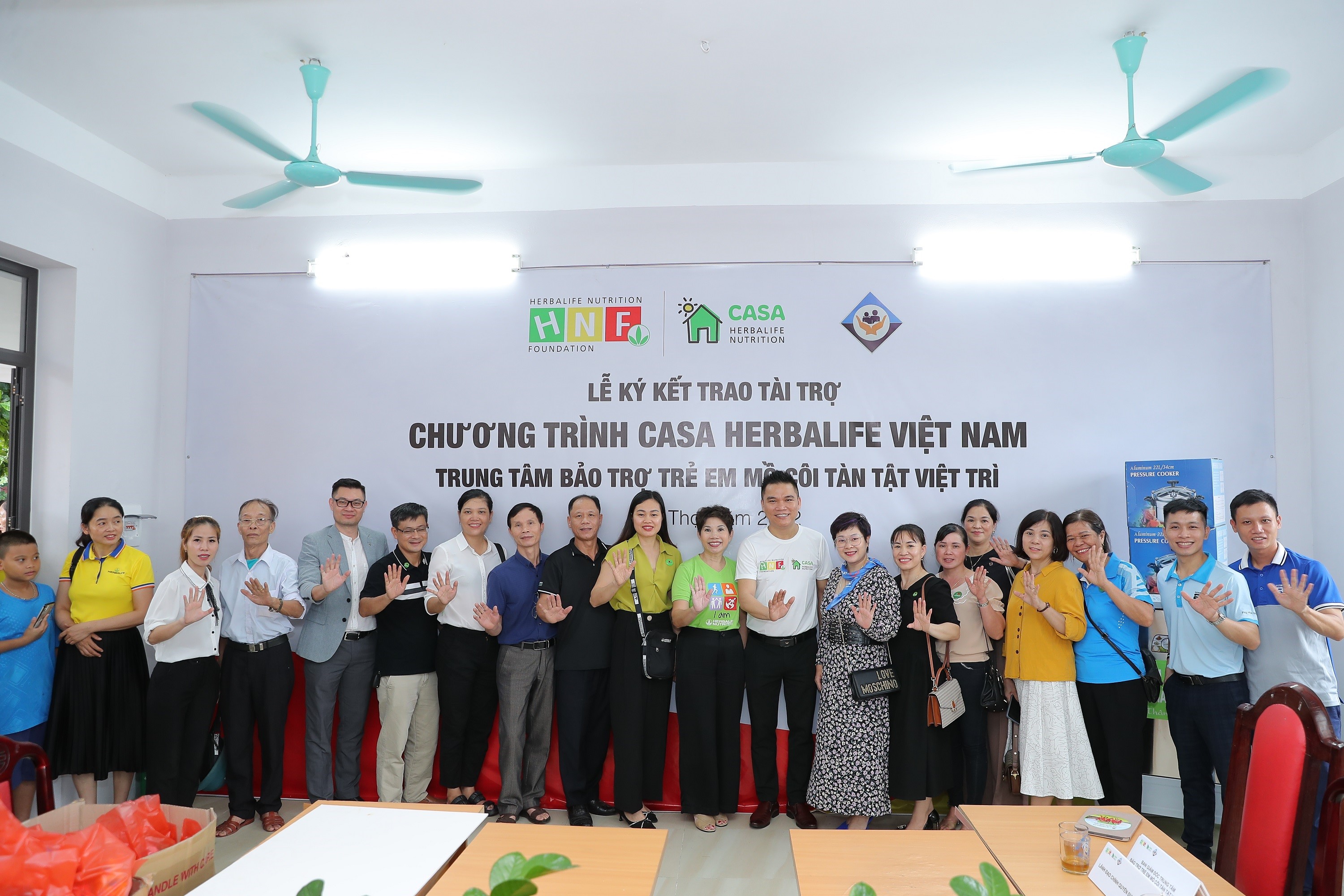 Herbalife Việt Nam hỗ trợ dinh dưỡng lành mạnh cho trẻ em có hoàn cảnh khó khăn tại Trung tâm Bảo trợ Trẻ em mồ côi tàn tật Việt Trì - 3