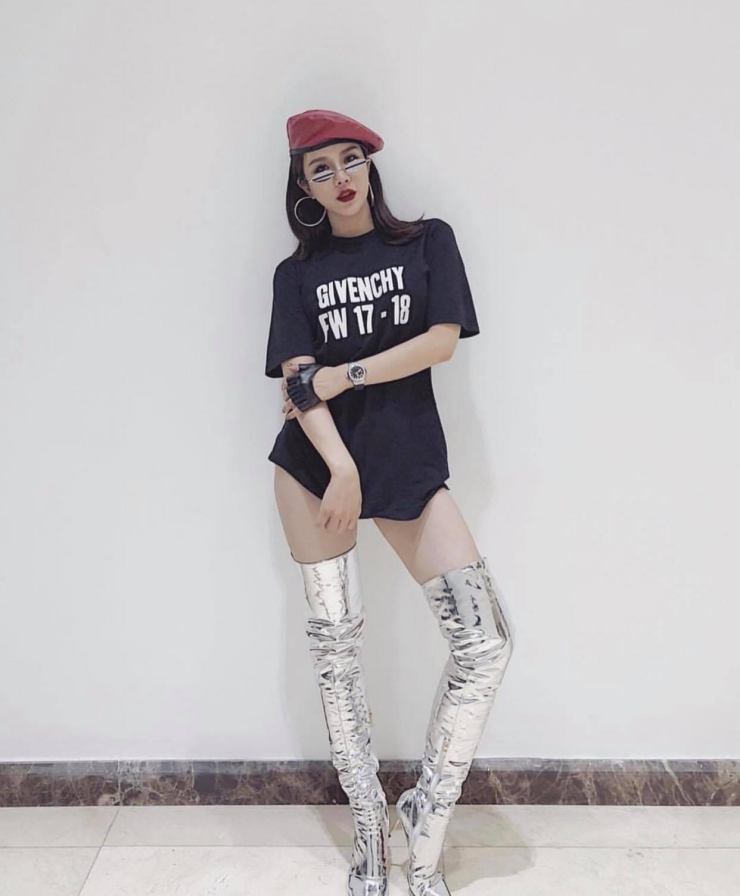 Diệp Lâm Anh gợi cảm với mốt &#34;giấu quần&#34;, trẻ trung năng động như nữ sinh - 9