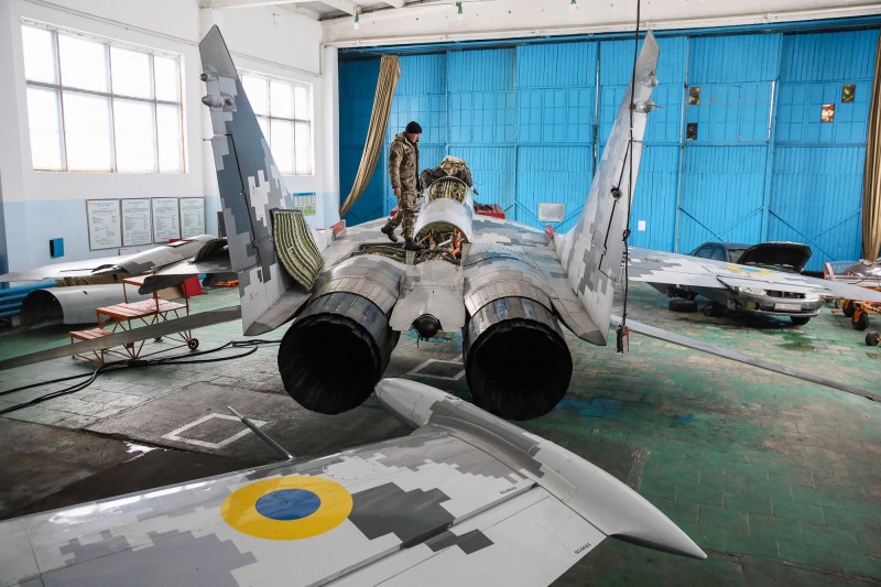Kiev: Hơn 760 máy bay quân sự Nga áp sát biên giới, phong tỏa không phận Ukraine - 2