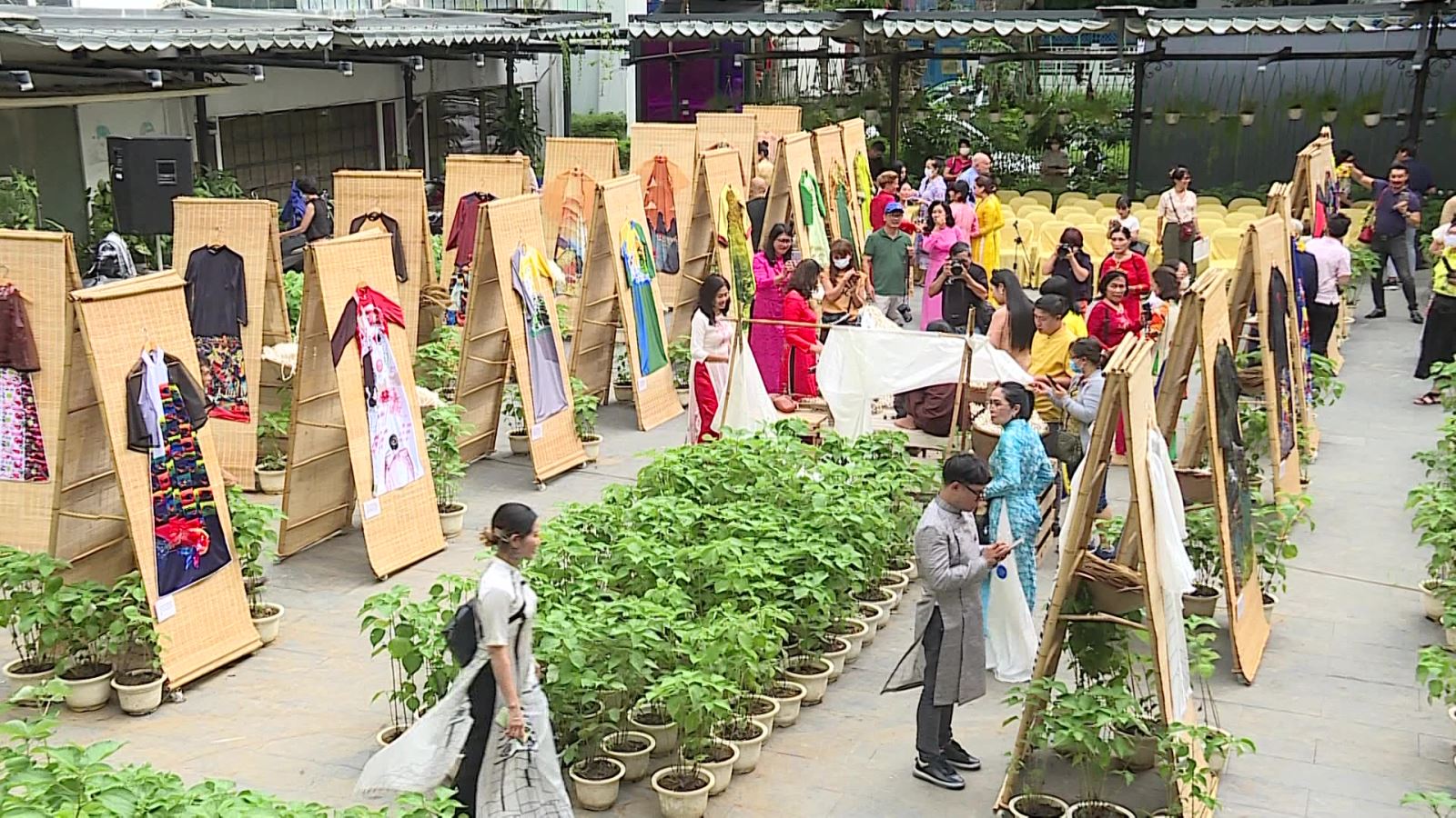 200 bộ áo dài được trưng bày tại triển lãm “Áo dài trên con đường di sản” - 5