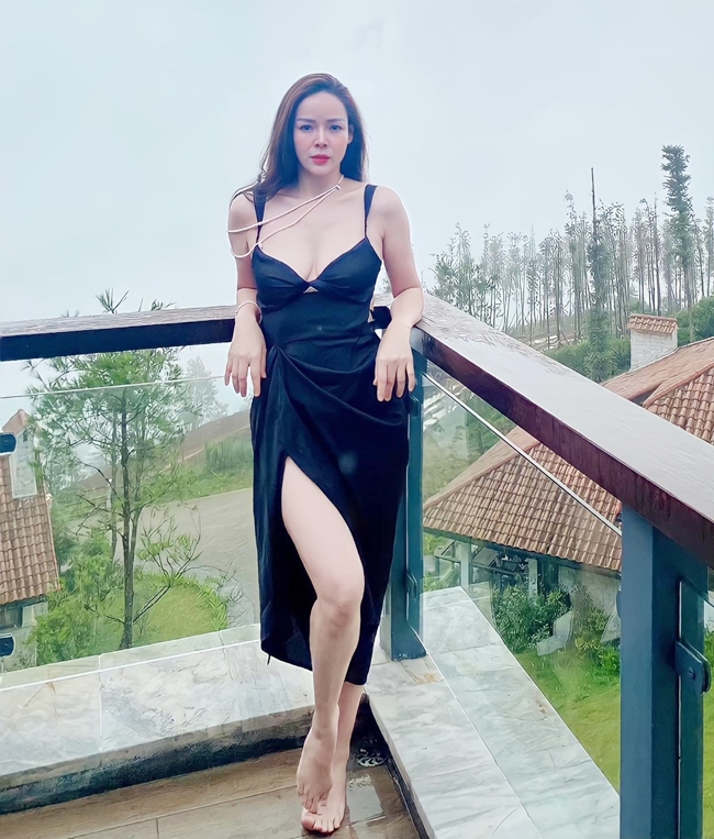 3 sếp nữ quá nóng bỏng khiến phi công trẻ yêu say đắm quên lối về trên phim giờ vàng VTV - 7
