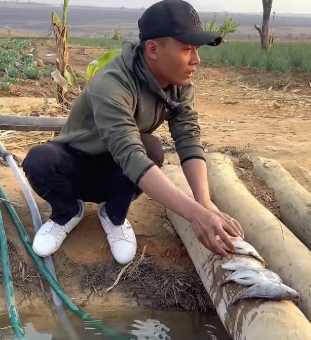 Xây cơ ngơi lớn hàng tỷ đồng, Quang Linh Vlogs bất ngờ gặp “biến” - 3