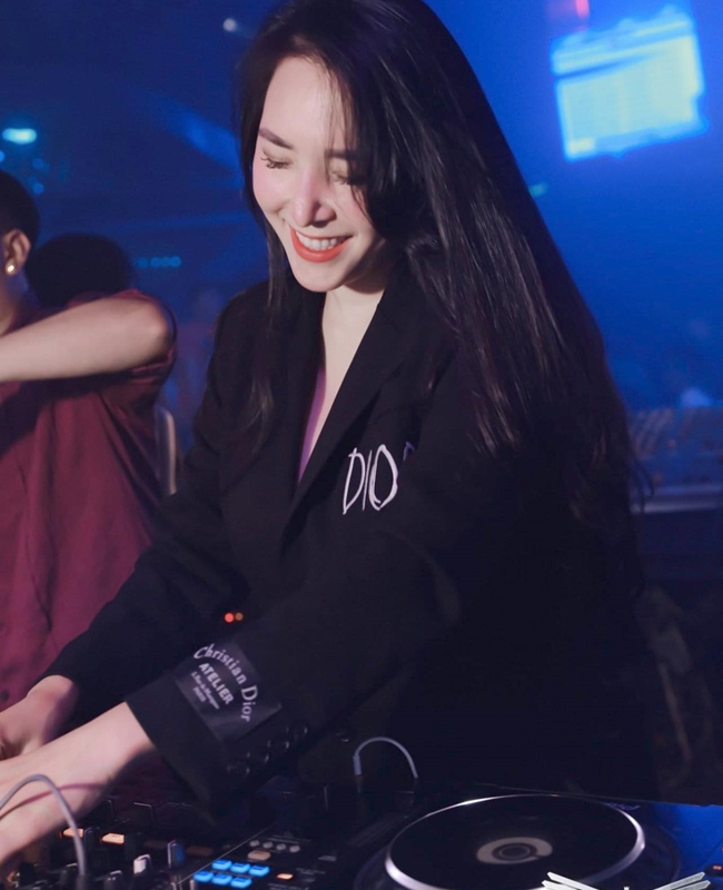 Vợ DJ xinh đẹp của Khắc Việt lúc kín đáo, khi táo bạo hết nấc, “hoa khôi DJ Đà Nẵng” thì sao? - 8