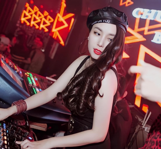 Vợ DJ xinh đẹp của Khắc Việt lúc kín đáo, khi táo bạo hết nấc, “hoa khôi DJ Đà Nẵng” thì sao? - 7