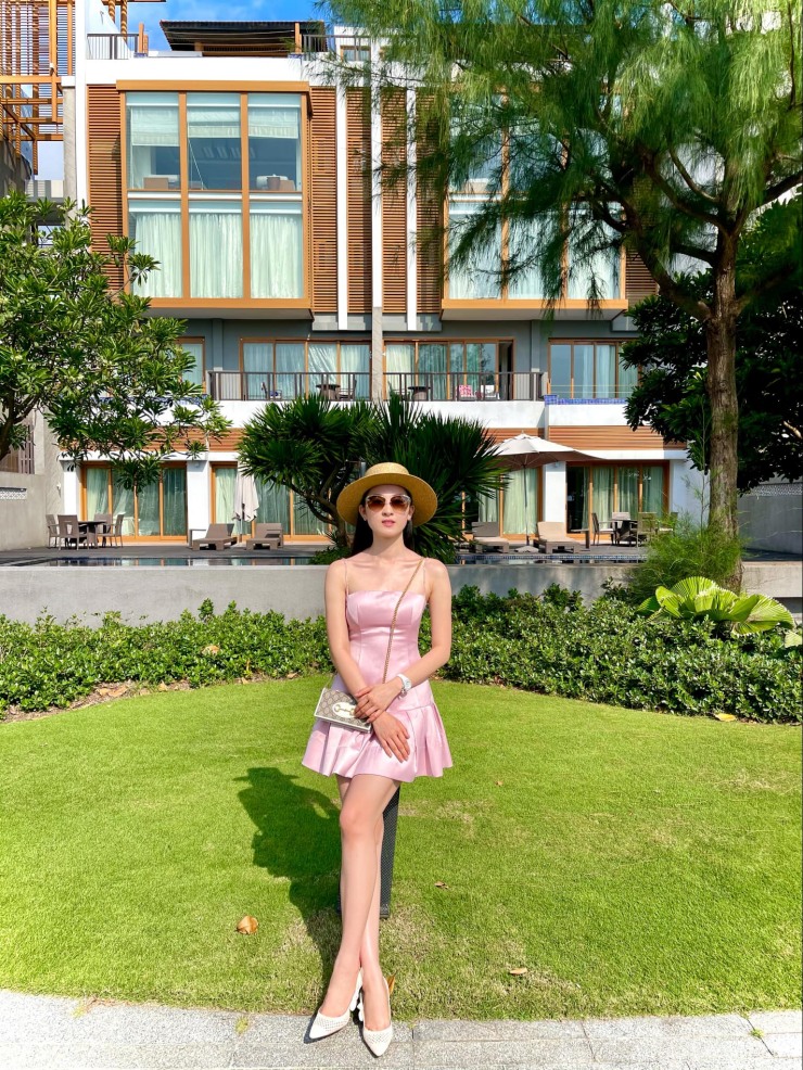 "Lưu Diệc Phi Đà Nẵng" đẹp mọi khoảnh khắc vì chọn váy áo tôn dáng, tôn da - 2