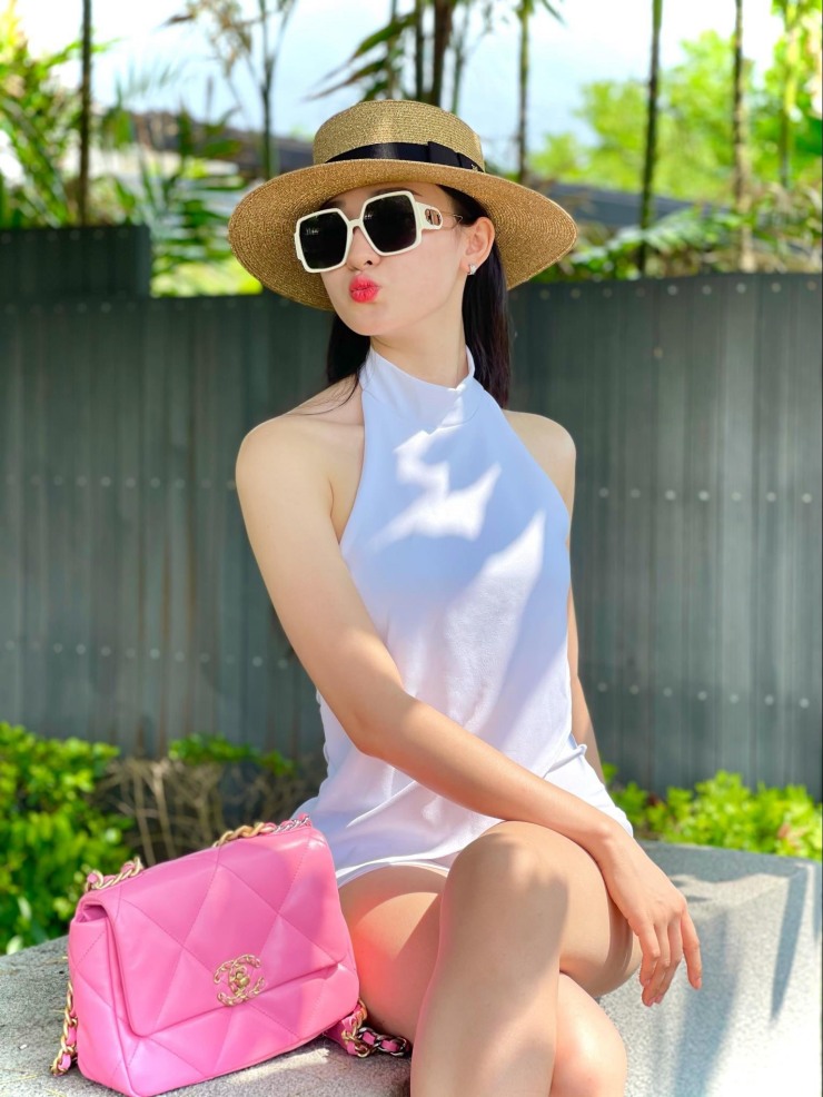 "Lưu Diệc Phi Đà Nẵng" đẹp mọi khoảnh khắc vì chọn váy áo tôn dáng, tôn da - 3