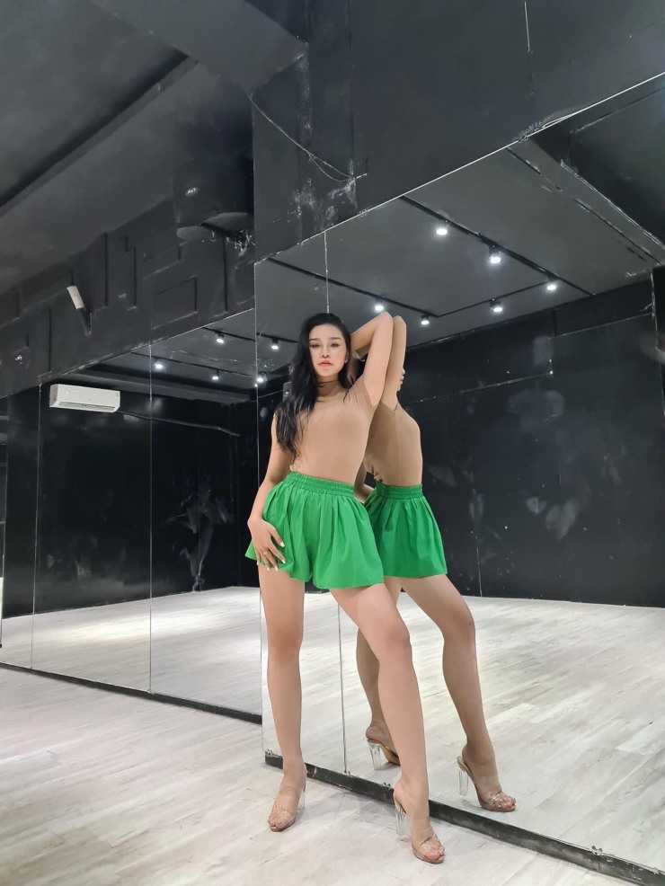 Phong cách thời trang của cô giáo các hoa hậu Việt - 10