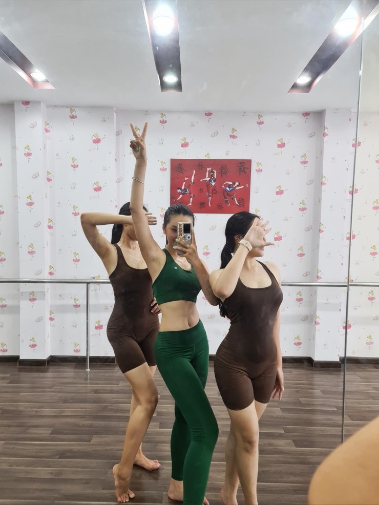 Phong cách thời trang của cô giáo các hoa hậu Việt - 11