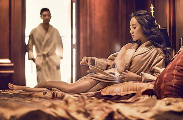Bỏ chồng con đi cặp với sếp già hơn 20 tuổi, nửa đêm chồng gọi điện tôi liền quỳ gối cầu xin - 1